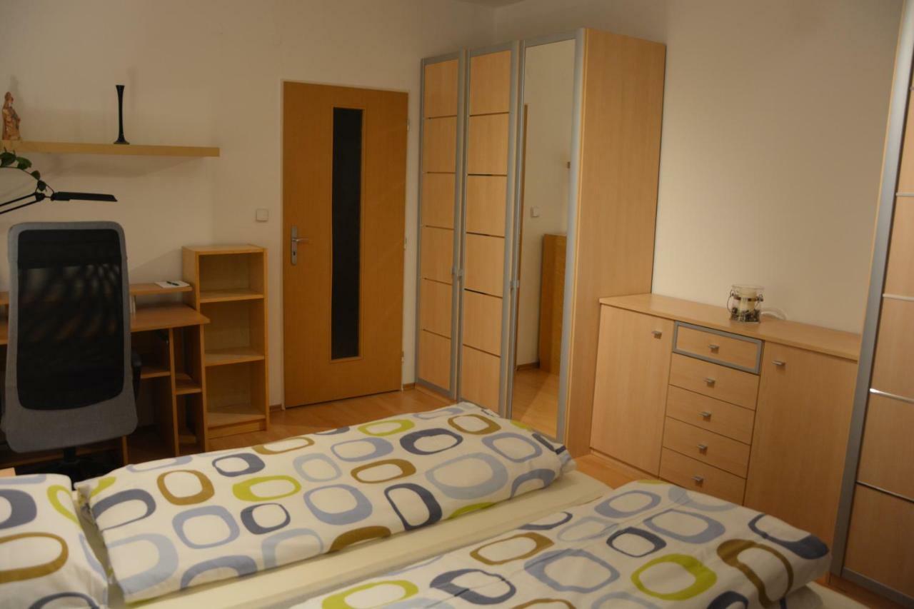 Apartman Zderadova Брно Екстер'єр фото