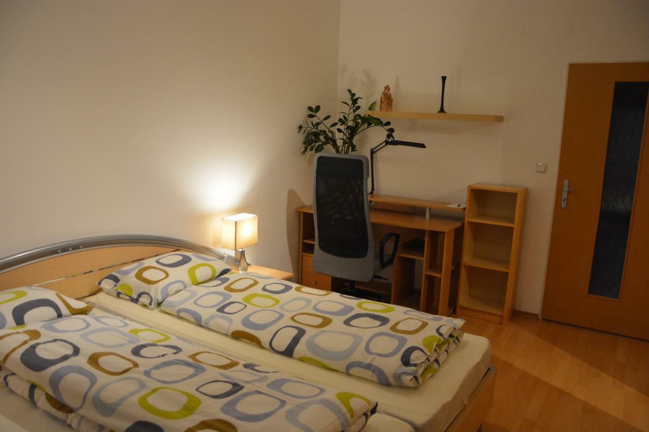 Apartman Zderadova Брно Екстер'єр фото